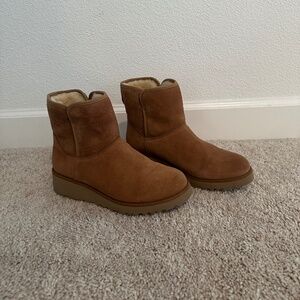 UGG - Size 7 - Brown
